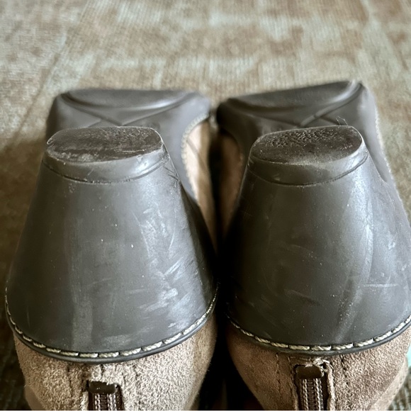 Dansko Beige Suede Side Cut Outs Bonita Back Zipper Ankle Booties, size 39 8.5 9 - Picture 9 of 12